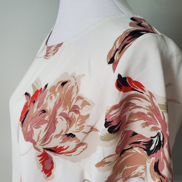 Super Pretty Large Floral Print Blouse Top V Back Boxy s/s Spring Office Siren - Picture 6 of 7